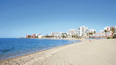 Der Strand an der Costa del Sol liegt immer in der Nhe der Stadt